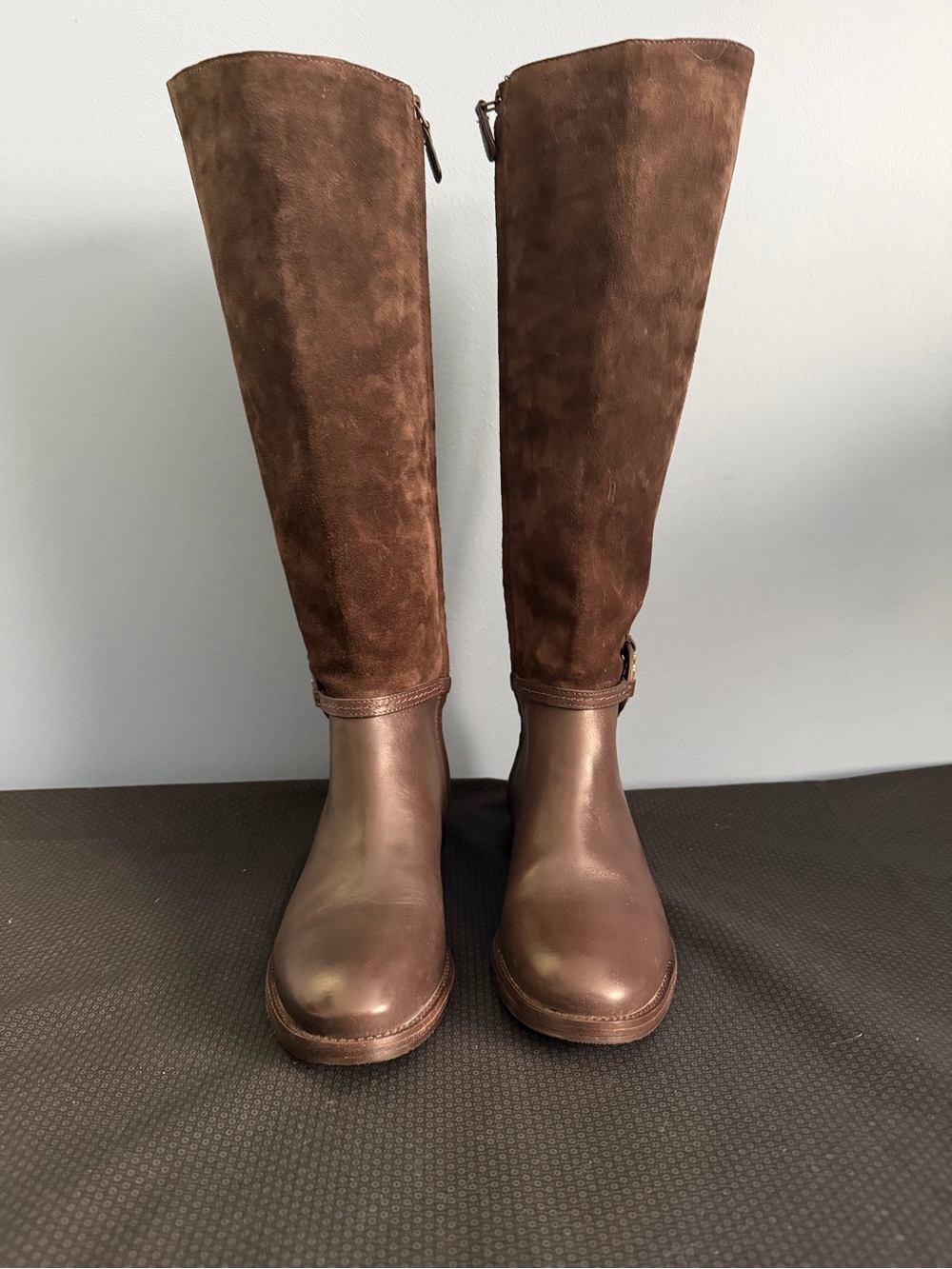 TORY BURCH Miller 25 mm Riding Boots. Calf Leather and Natural Suede. Size 9